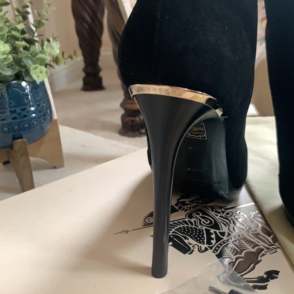 ♥️💯AUTHENTIC BURBERRY The artist pelling 110 peep toe ankle bootie ♥️ - Picture 2 of 12